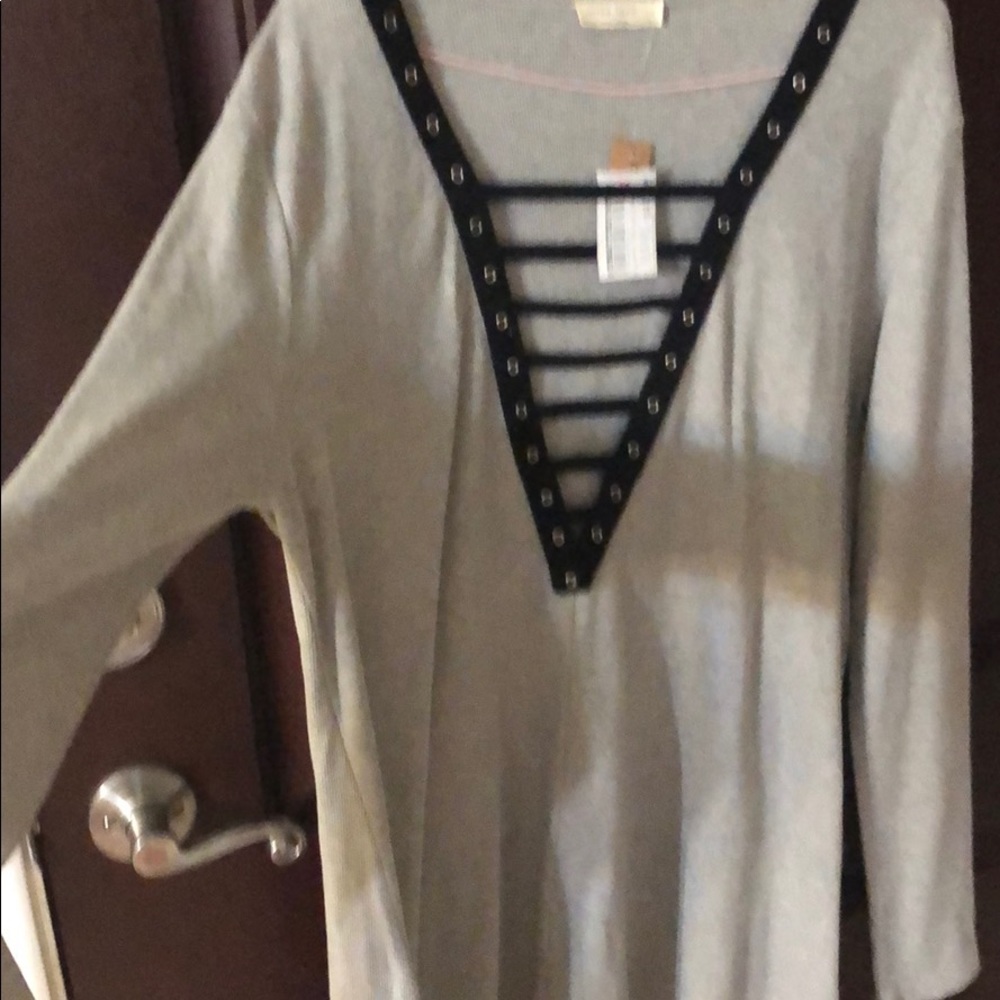 Long sleeve gray Miss Love shirt with open chest